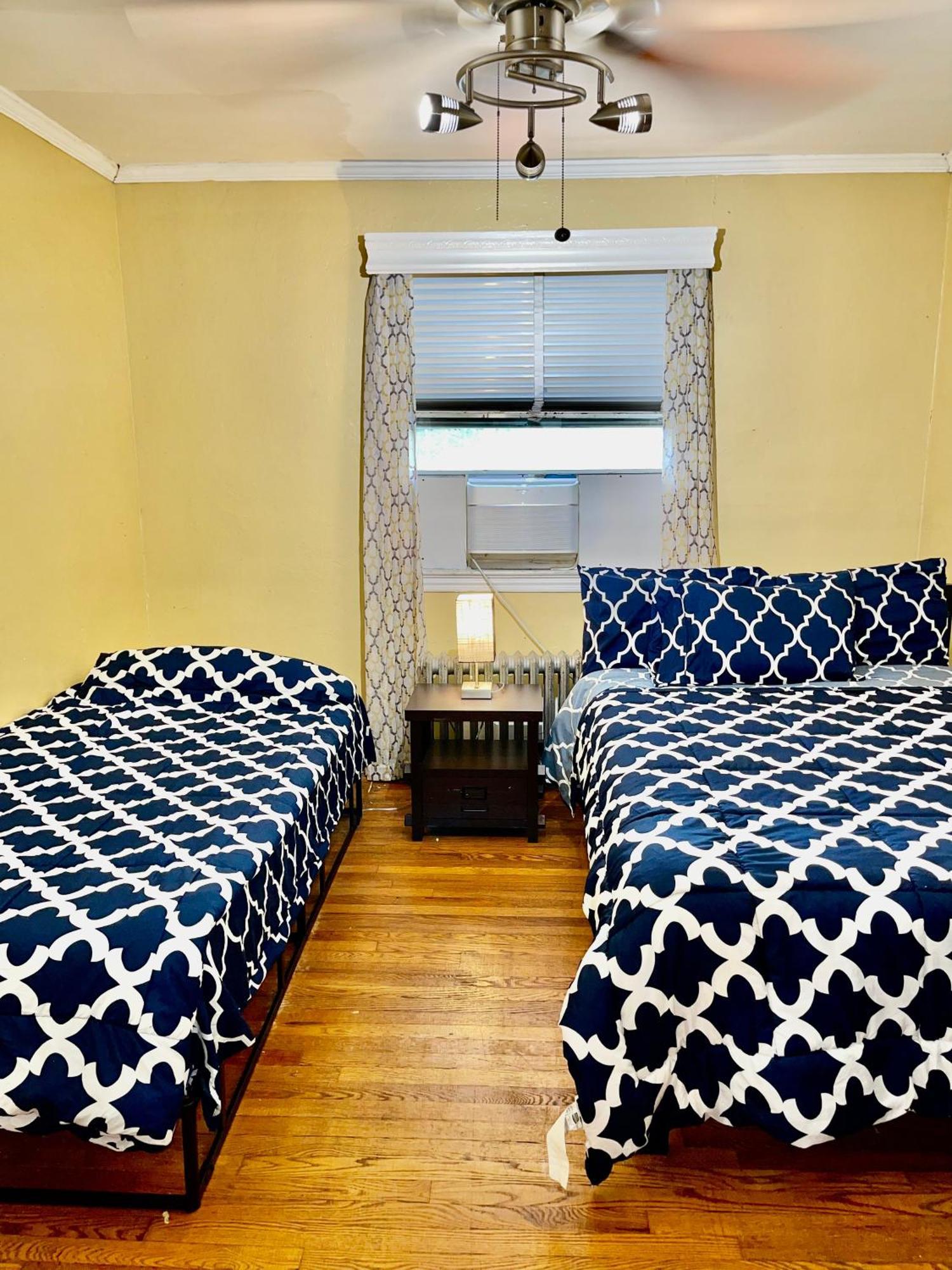 Lga Airport 3 Mins, 3 Bedroom Duplex House, Parking And Private Backyard, 9Mins Subway! New York Exterior foto